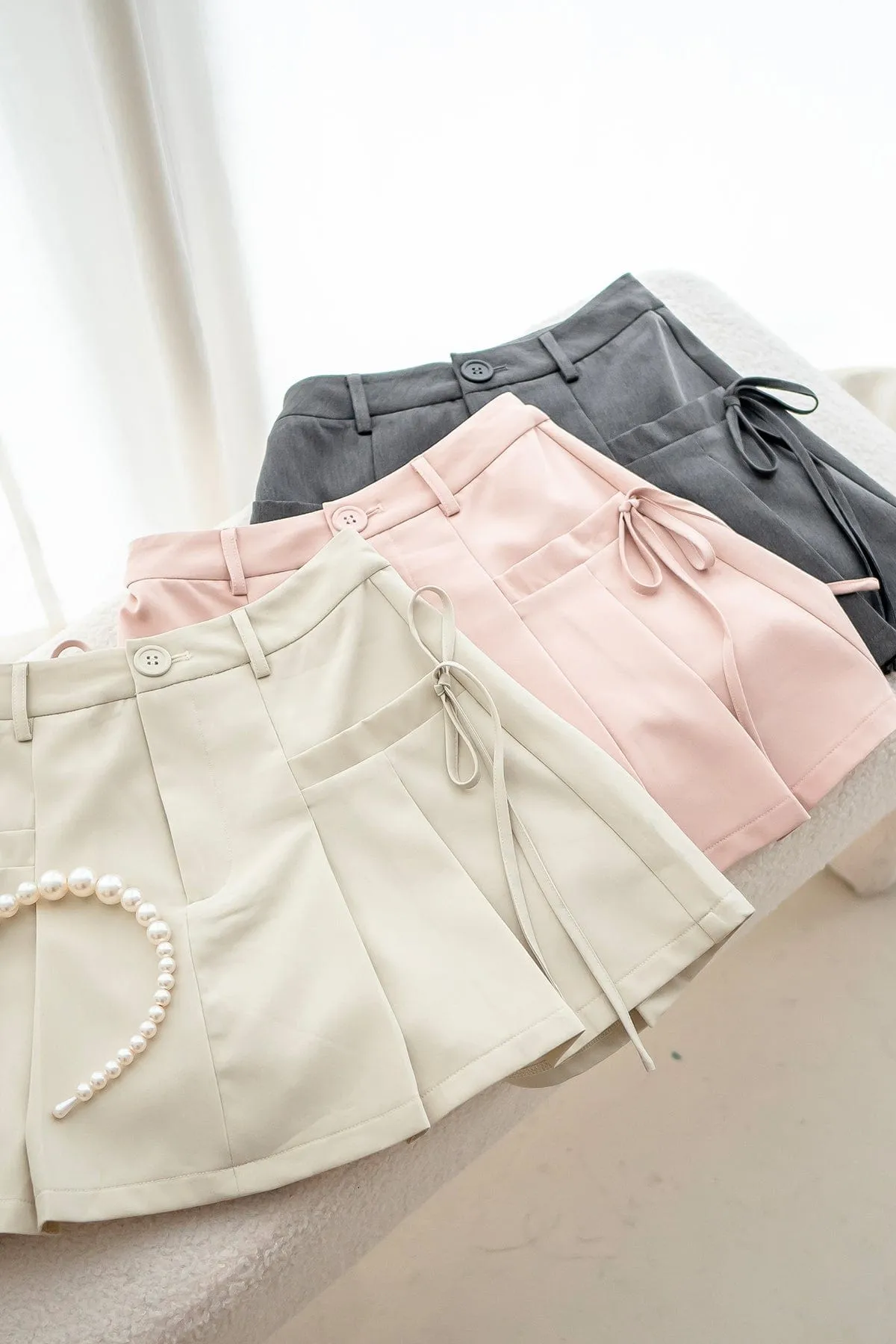 CLARE PLEATED TIE-KNOT SKORTS IN LATTE